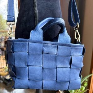 Sundance, made in Italy, beautiful blue woven, 2 handles, removable, adjust, CB